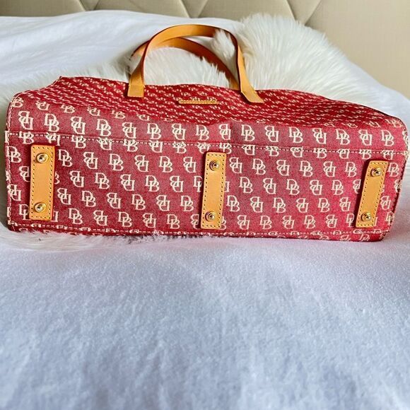 Dooney and Bourke all over logo Tote purse - Picture 2 of 6